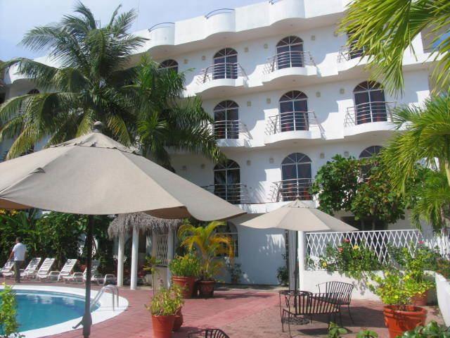 Hotel Y Suites Bugambilias Ринкон де Гуаябитос Екстериор снимка