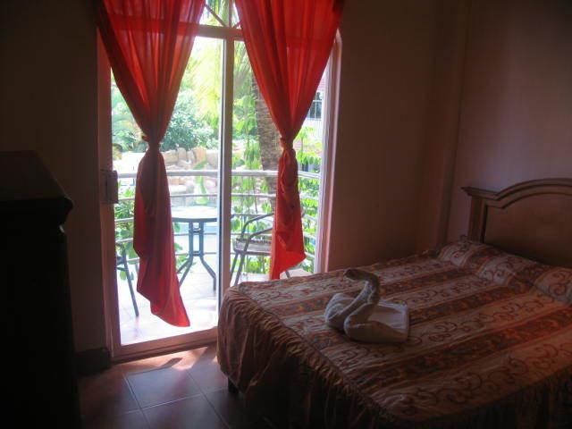 Hotel Y Suites Bugambilias Ринкон де Гуаябитос Екстериор снимка