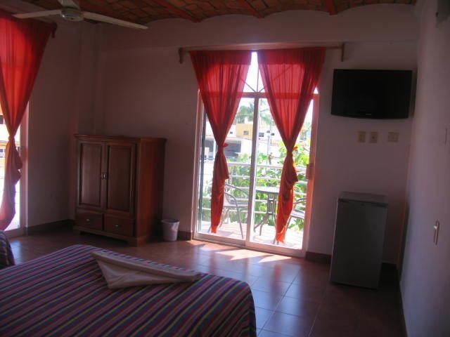 Hotel Y Suites Bugambilias Ринкон де Гуаябитос Екстериор снимка