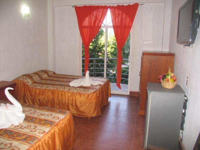Hotel Y Suites Bugambilias Ринкон де Гуаябитос Стая снимка