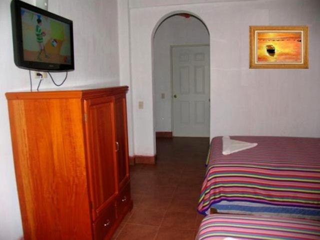 Hotel Y Suites Bugambilias Ринкон де Гуаябитос Стая снимка