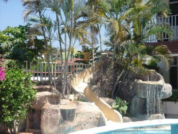 Hotel Y Suites Bugambilias Ринкон де Гуаябитос Екстериор снимка