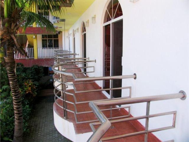Hotel Y Suites Bugambilias Ринкон де Гуаябитос Екстериор снимка