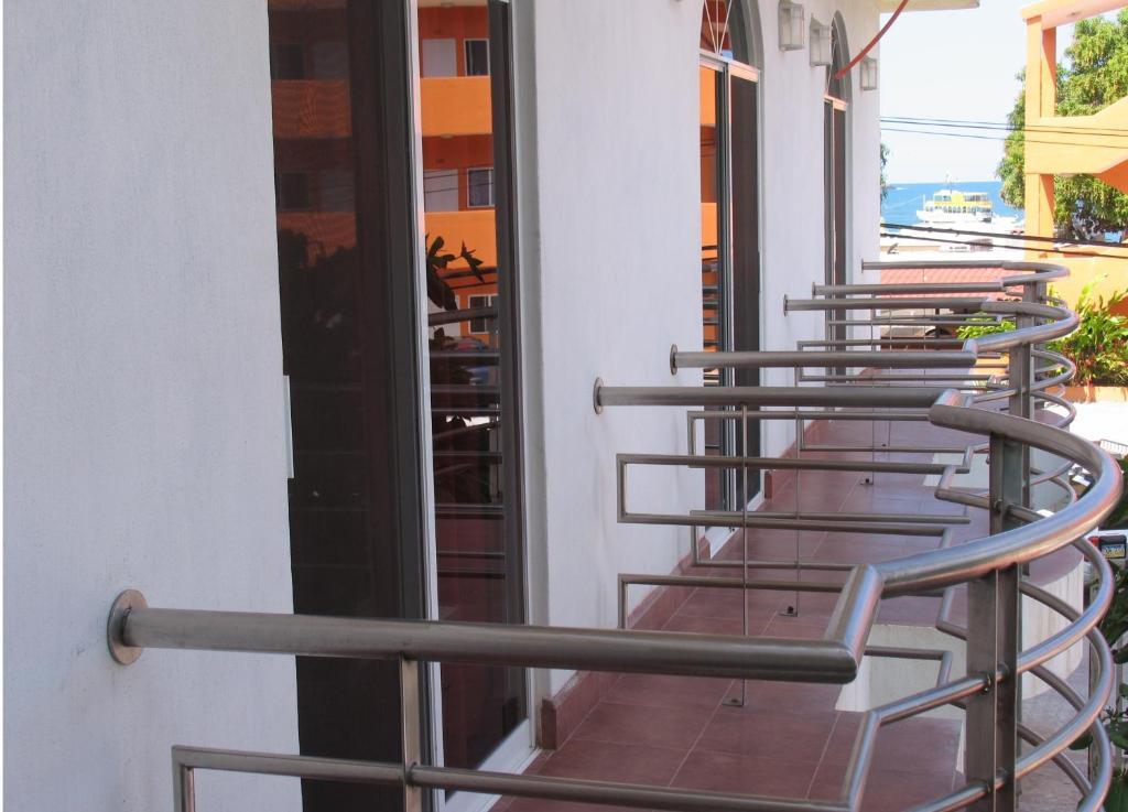 Hotel Y Suites Bugambilias Ринкон де Гуаябитос Екстериор снимка