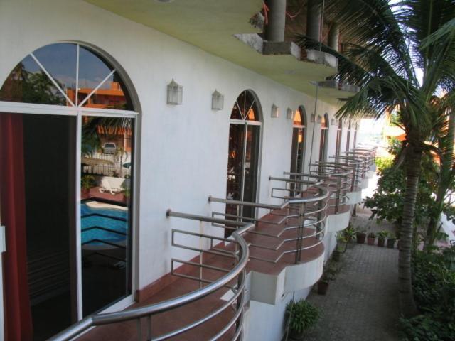 Hotel Y Suites Bugambilias Ринкон де Гуаябитос Екстериор снимка